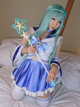 コスプレイヤー 日暮りんさんの拡げられたお尻の穴に興奮する東風谷早苗