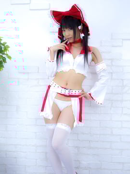 Touhou - Hakurei Reimu cosplay by Lenfried_009