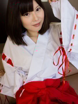 [箱ふぇてぃっしゅ] 美少女 巫女コスプレ フェラ抜き! ゆりな_003